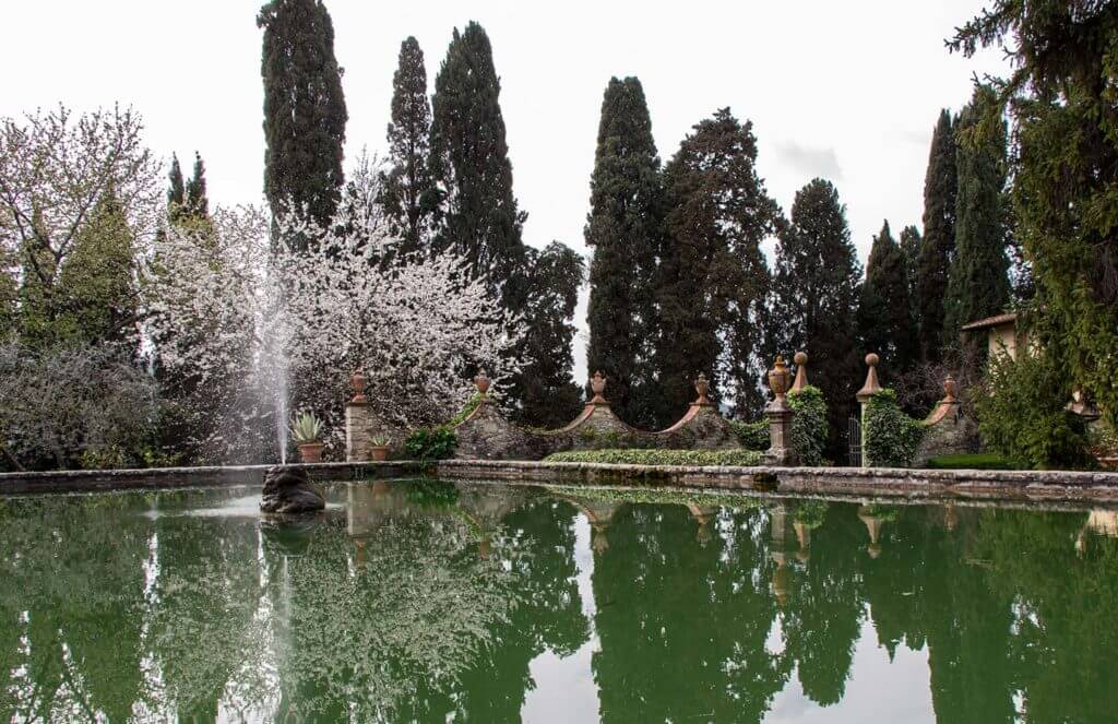 Castello di Verrazano fountain