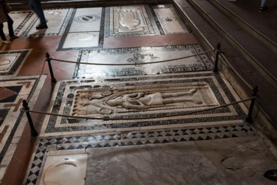 grave at Basilica Santa Croce